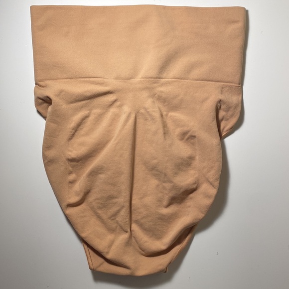 Skims core control brief NWOT MID RISE - Picture 4 of 4